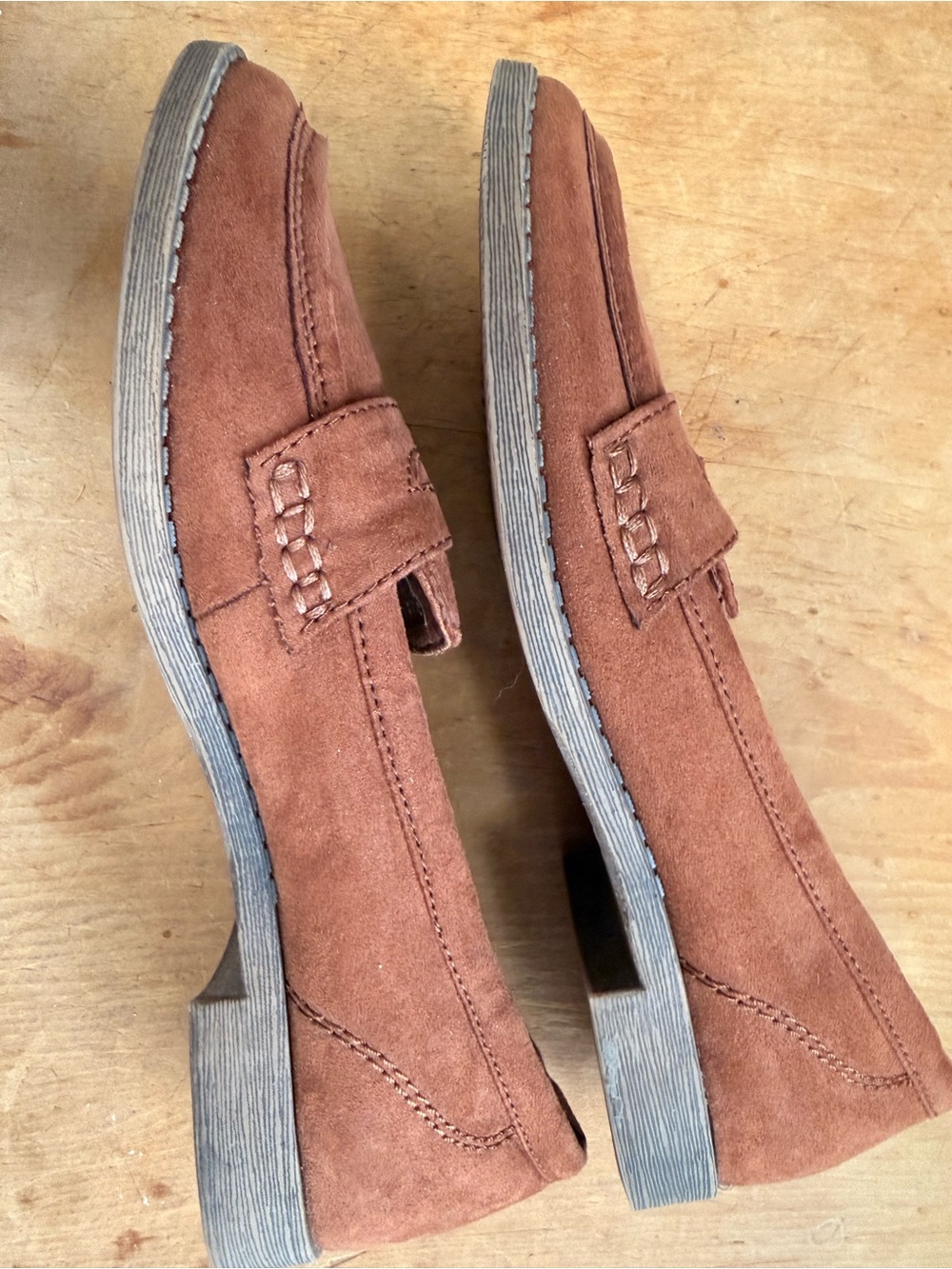American Eagle Faux Suede Loafers, sz 8 - Picture 4 of 8
